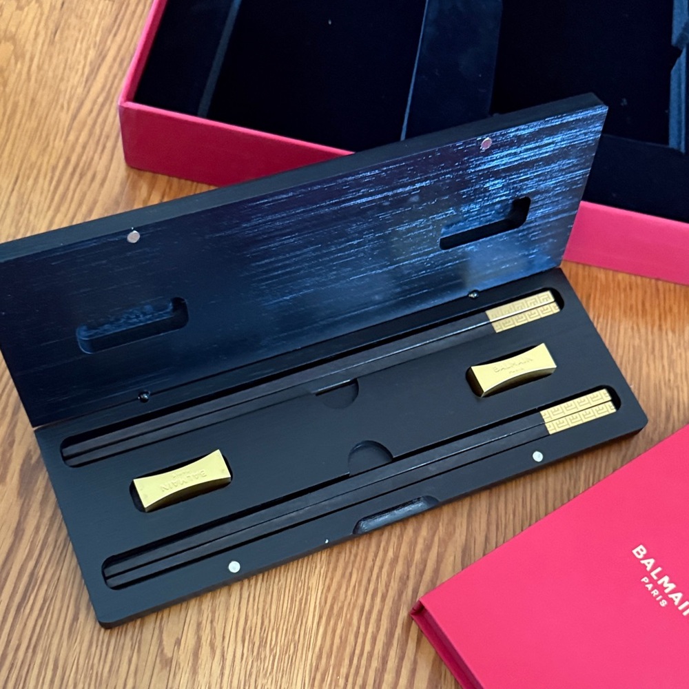 Balmain chopsticks set in wooden box and set of 8 envelopes.